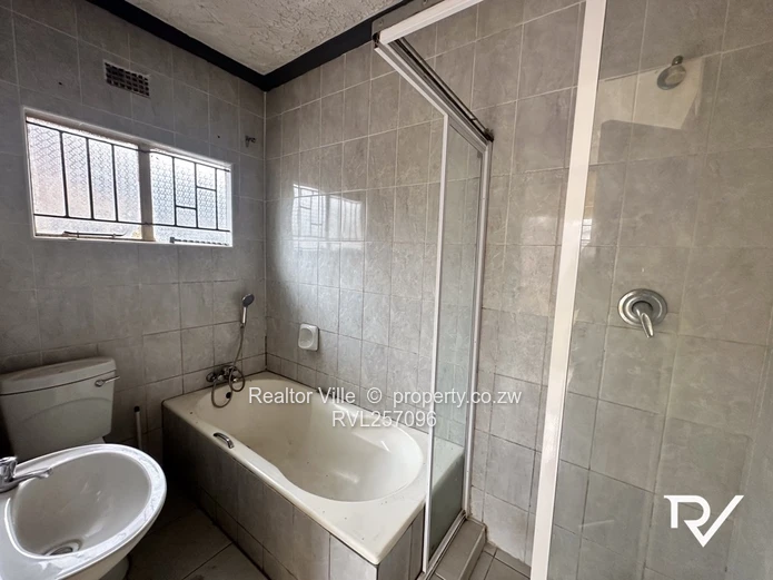 Bright 5-Bed Warren Park Home with Tiled Living & Borehole