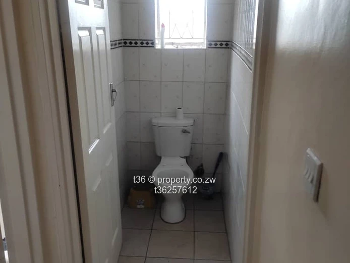 Emmaculate 3bedrooms molden kitchin