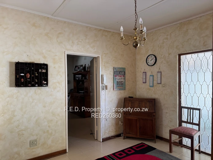 Neat Family Home In a Prime Location - Hillside!