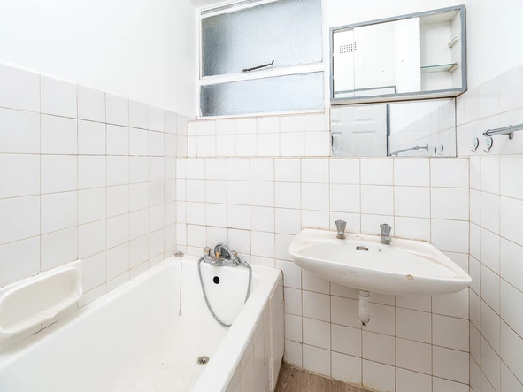 2 Bedroom Flat & Apartment