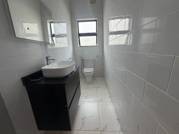 3 Bedroom Flat & Apartment