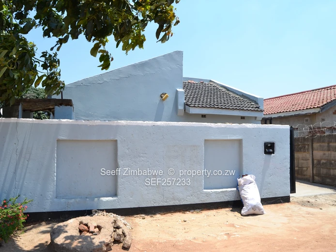 4-Bed Maridale Home — Walled, Paved Courtyard
