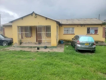 Fix Upper Home In Winston Park on 1 Acre can be an opportunity for Student Accommodation