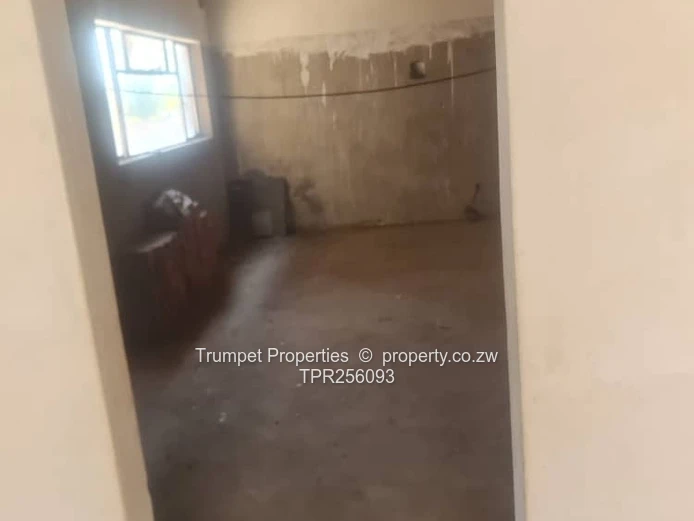 Spacious 5-Bed Double-Storey Home in Old Windsor Ruwa, Title deeds