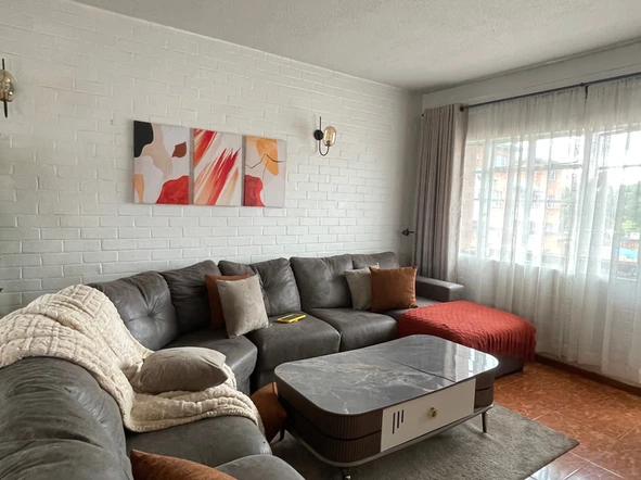 2 Bedroom Flat & Apartment