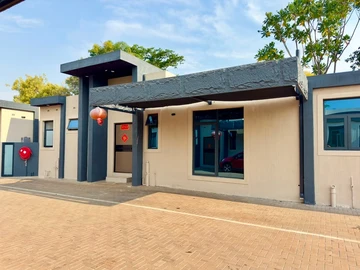 4 Bedroom Flat & Apartment