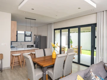 3 Bedroom Flat & Apartment