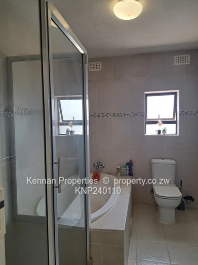 Lovely  5 bed family home!