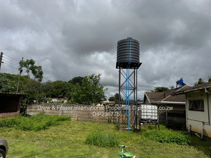 Cotswold Hills Mabelreign 3 beds House with a bedsitter cottage for sale $150k