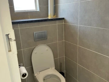 4 Bedroom Flat & Apartment