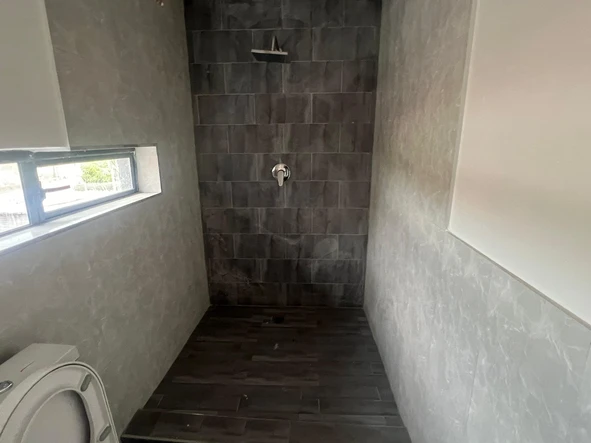 3 Bedroom Flat & Apartment