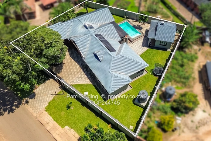 Move In Ready Compact Modern Family Home!!!! (Sole Mandate)