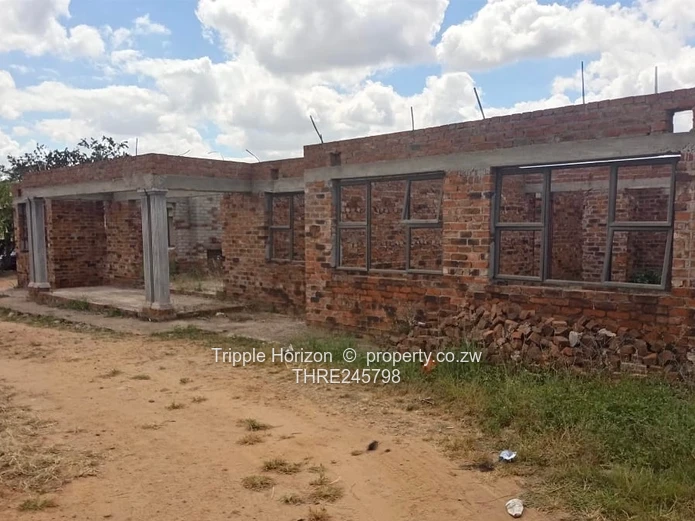 6-Bed Home + Unfinished Extensions on 2215m² – Waterfalls