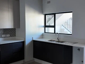 2 Bedroom Flat & Apartment