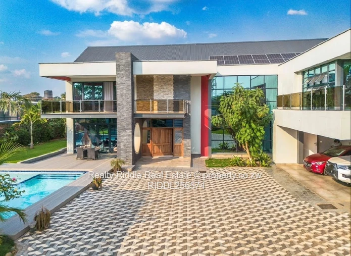 Stunning 6 bedrooms house in Mt Pleasant heights phase 1