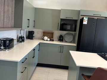 2 Bedroom Flat & Apartment