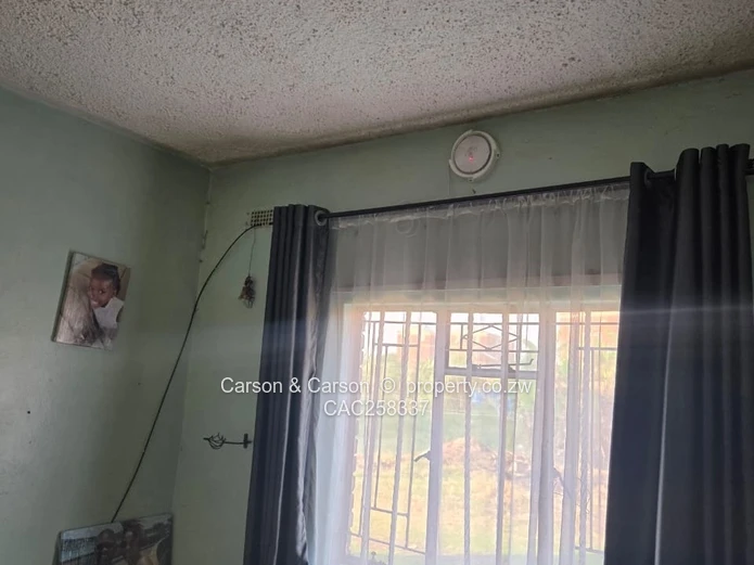 Mufakose 2 bedroom flat lounge fitted kitchen combined toilet and bathroom on ground floor 
