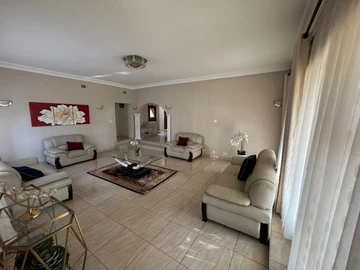 6 Bedroom House
