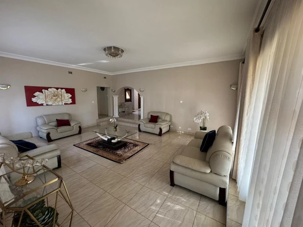 6 Bedroom House
