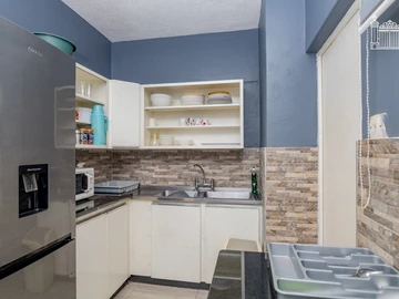 2 Bedroom Flat & Apartment