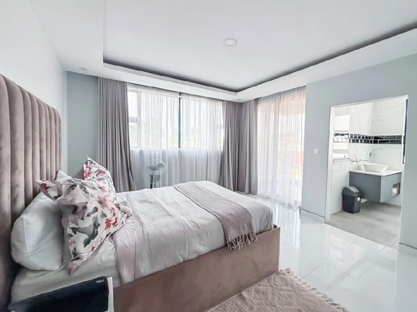 6 Bedroom House