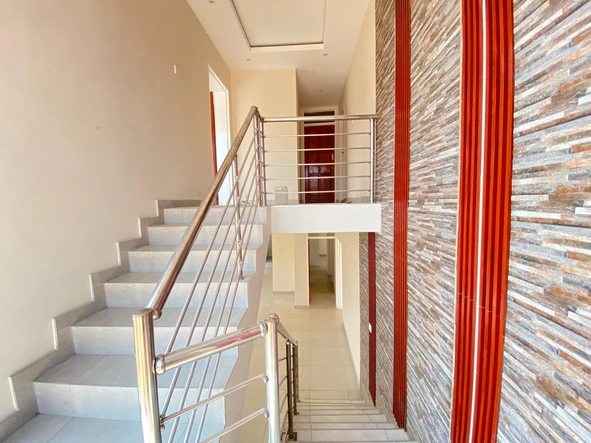 4 Bedroom Flat & Apartment