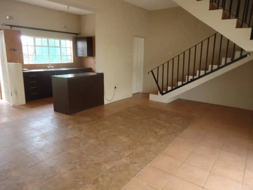 2 Bedroom Flat & Apartment