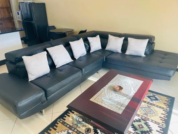2 Bedroom Flat & Apartment