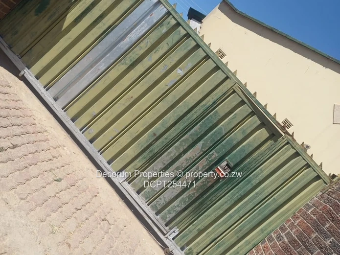 Tafara 4-Bed Home - Secure Walled Property, Paved Yard (Sole Mandate)