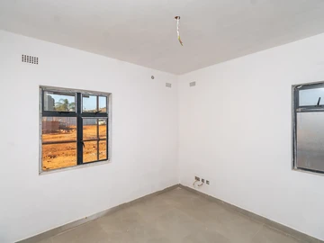 2 Bedroom Flat & Apartment