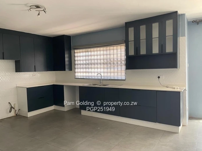 Spacious Family Home In Rockview (Sole Mandate)