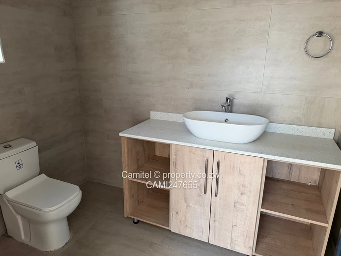 Arlington Townhouse with  Deed— 3-Bed, Fitted Kitchen & Solar