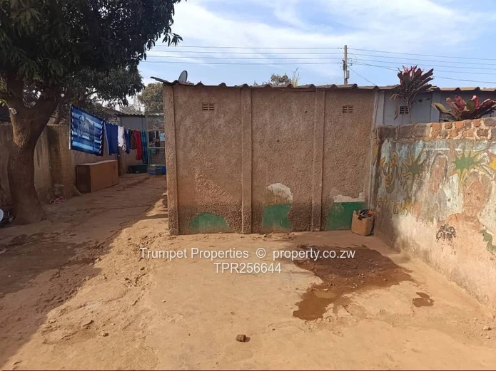 Cozy 1-Bed Home with Secure Walled Yard in Dzivarasekwa