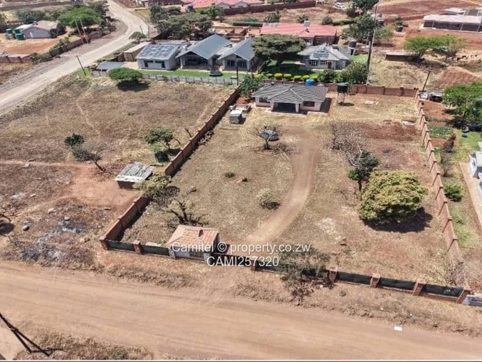 Walled 3-Bed Cottage on 2040 sqm with Borehole