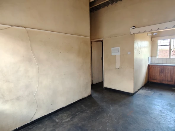 2 Bedroom Flat & Apartment