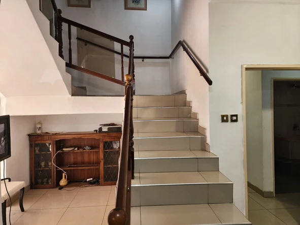 6 Bedroom House