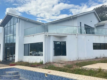 4 Bedroom Flat & Apartment