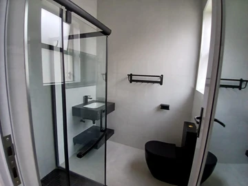 2 Bedroom Flat & Apartment