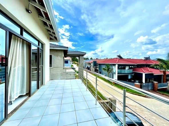 6 Bedroom Flat & Apartment