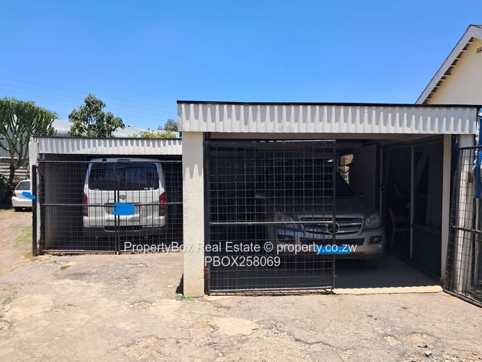 Charming Eastlea Property for sale in a commercialized Suburb!