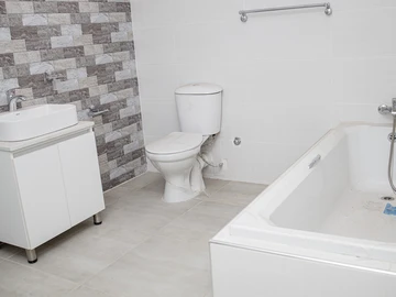 4 Bedroom Flat & Apartment