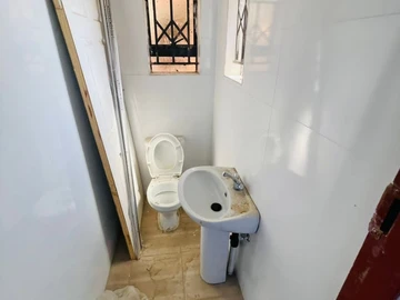 2 Bedroom Flat & Apartment