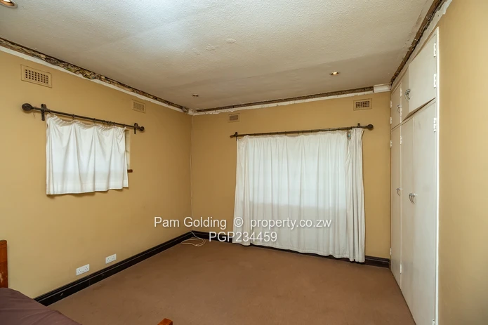 Spacious Vainona Home With A Cottage