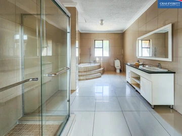 6 Bedroom House