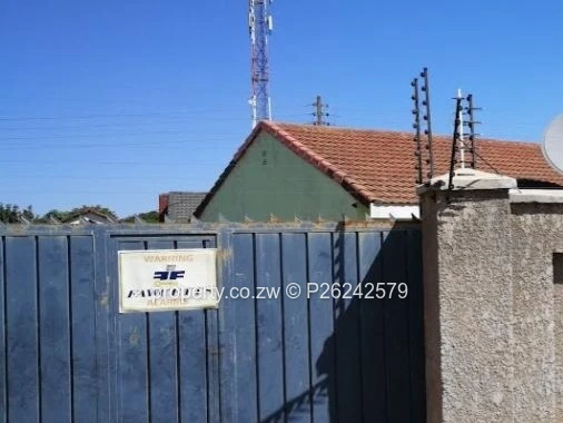 A Three bedroomed house to let in Houghton Park surbub in Harare