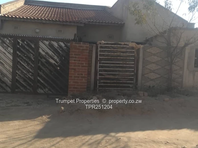 5 Bedroom Home in Budiriro 5b For Sale