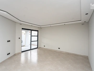 3 Bedroom Flat & Apartment