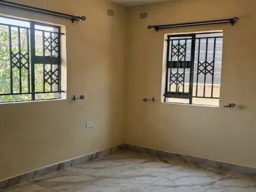 2 Bedroom Flat & Apartment