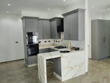 4 Bedroom Flat & Apartment