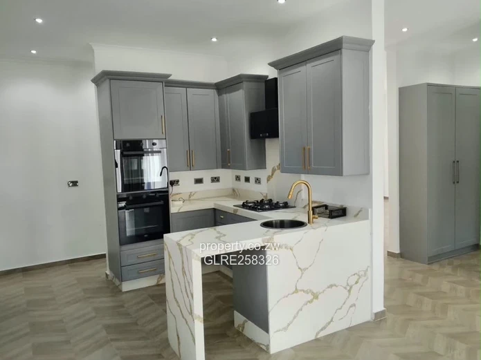 Modern 4-Bed, 5-Bath Flat with Borehole in Vainona